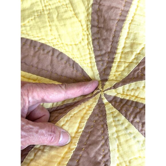 Vintage quilt Orange Peel pattern yellow lavender twin or full Extra Long - Picture 10 of 10